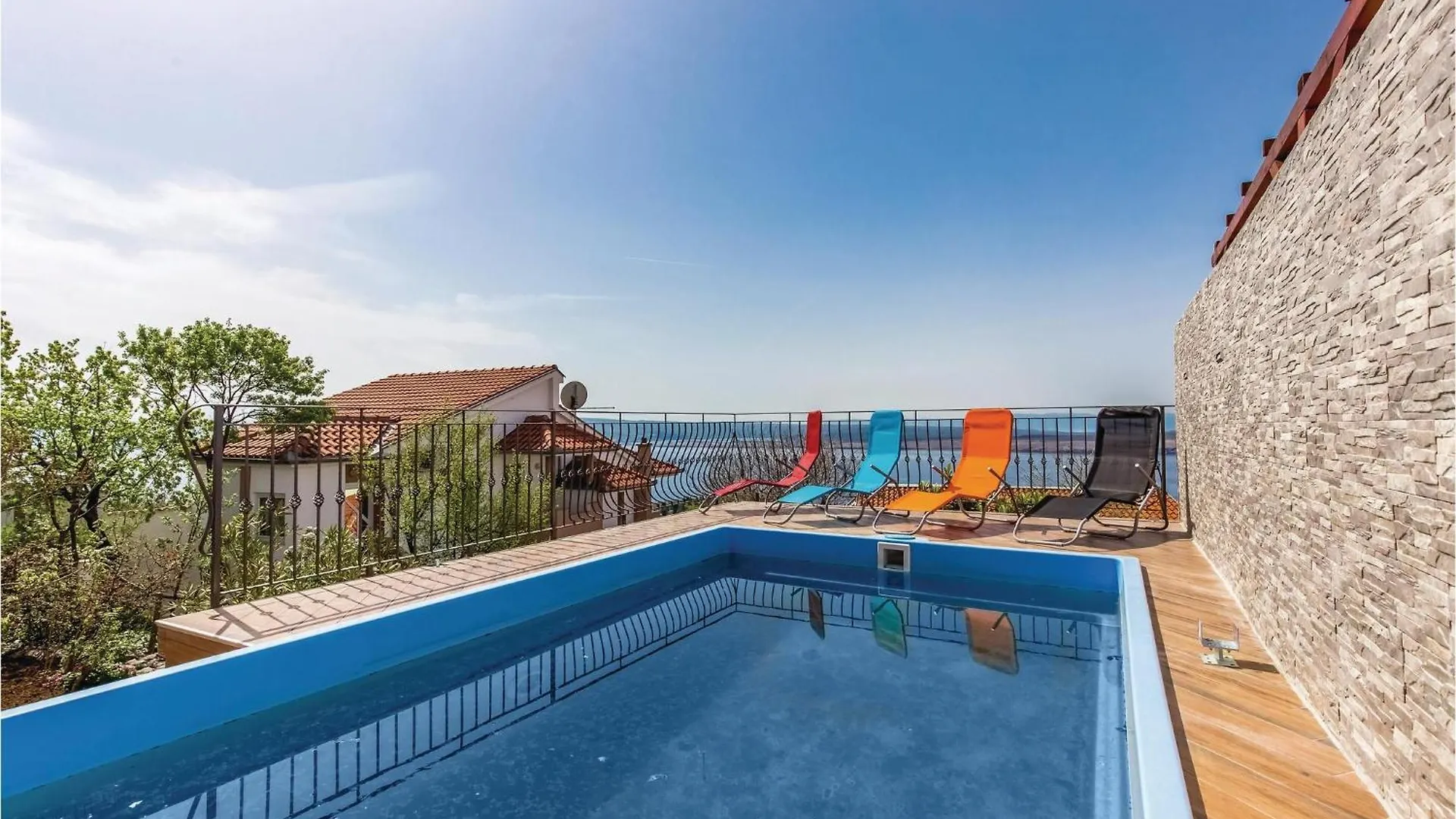 2 Bedroom Lovely Apartment In Crikvenica 0*,