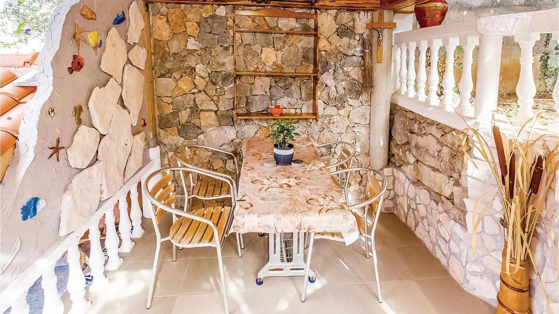 2 Bedroom Lovely Apartment In Crikvenica 0*,