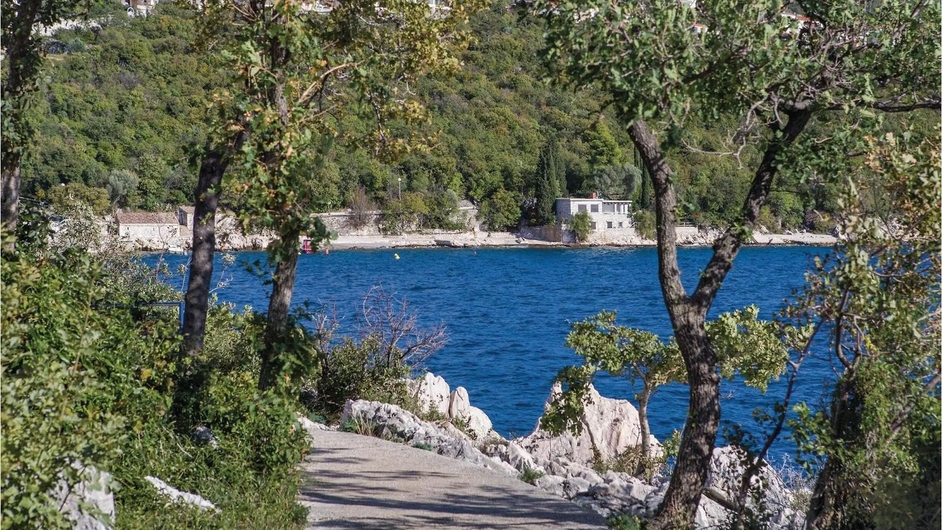 2 Bedroom Lovely Apartment In Crikvenica 0*,